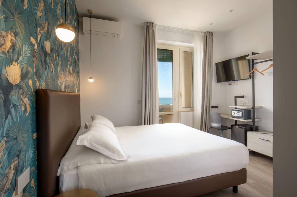 Hotel-La-Scaletta-Ostia-twin-room-with-view-20