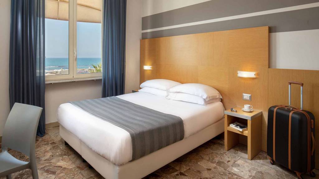 Hotel-La-Scaletta-Ostia-twin-room-with-view-6