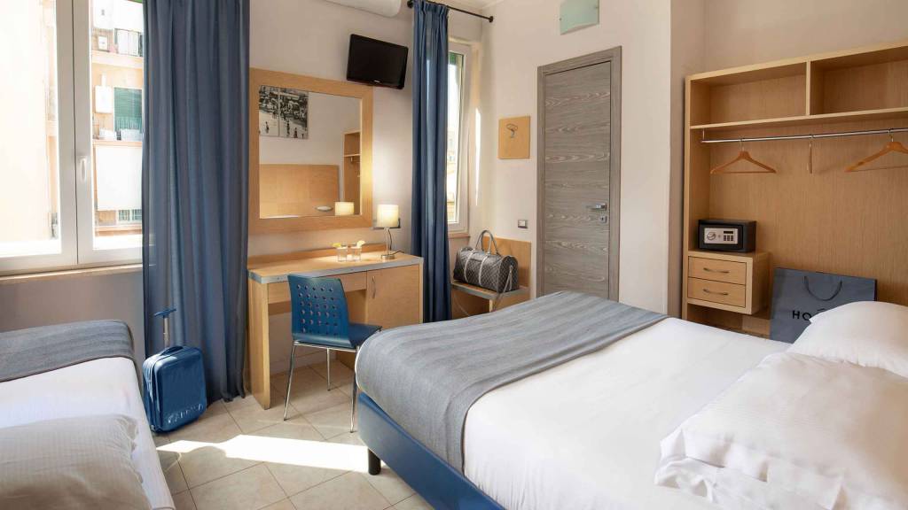 Hotel-La-Scaletta-Ostia-twin-room-with-view-9