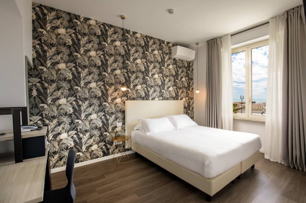 Hotel-La-Scaletta-Ostia-triple-room-with-view-11