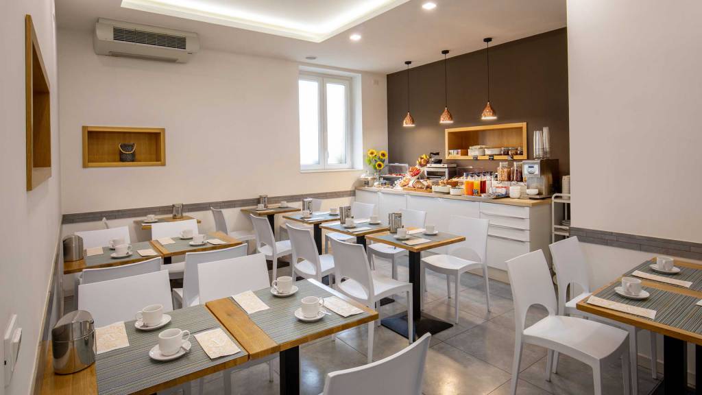 Hotel-La-Scaletta-Ostia-breakfast-1