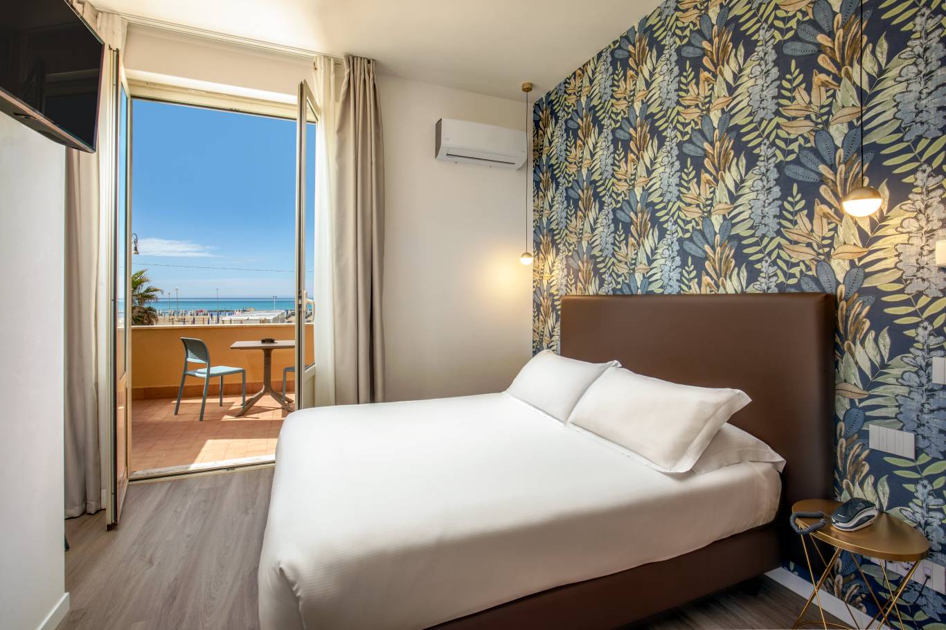 Hotel-La-Scaletta-Ostia-twin-room-with-view-17
