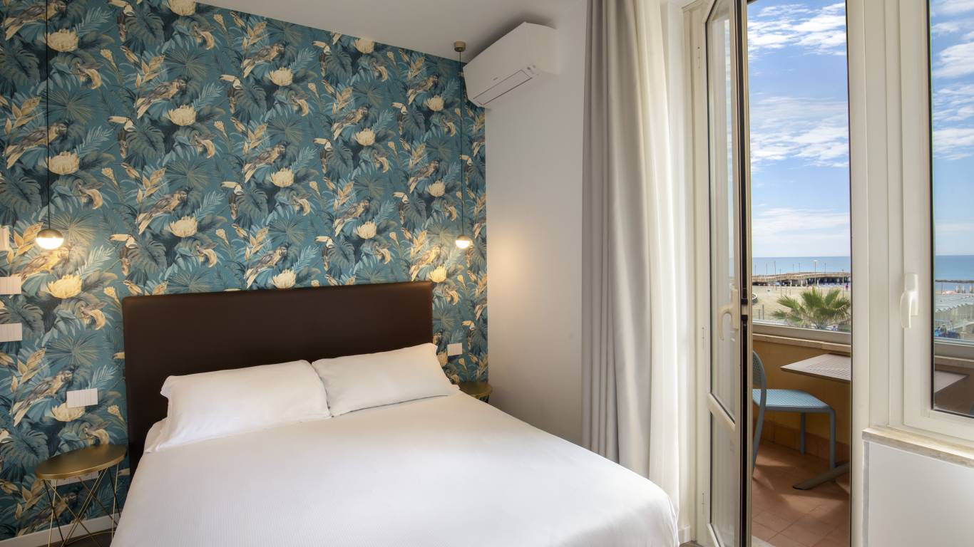 Hotel-La-Scaletta-Ostia-twin-room-with-view-28