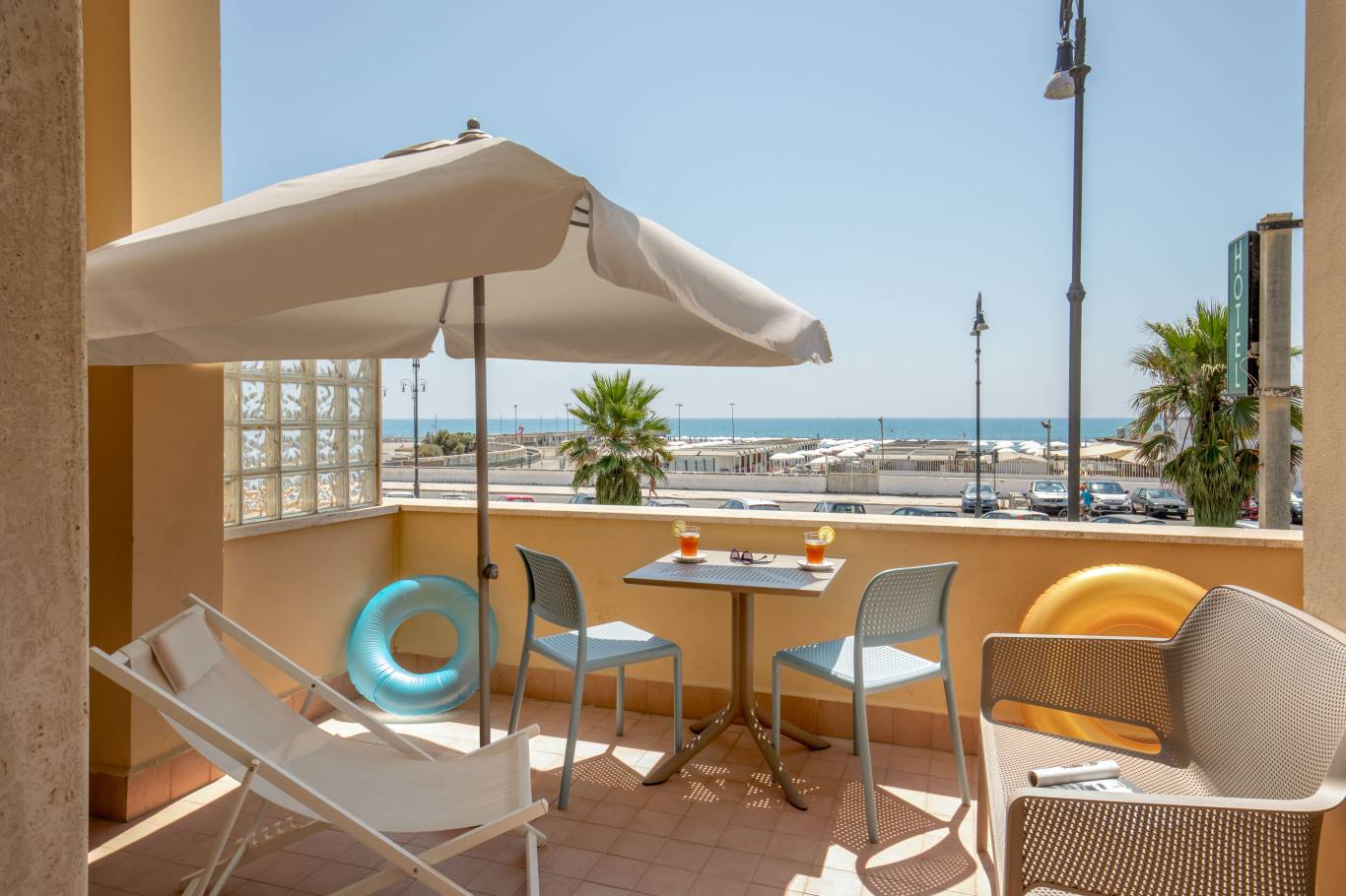 Hotel-La-Scaletta-Ostia-twin-room-with-view-8a