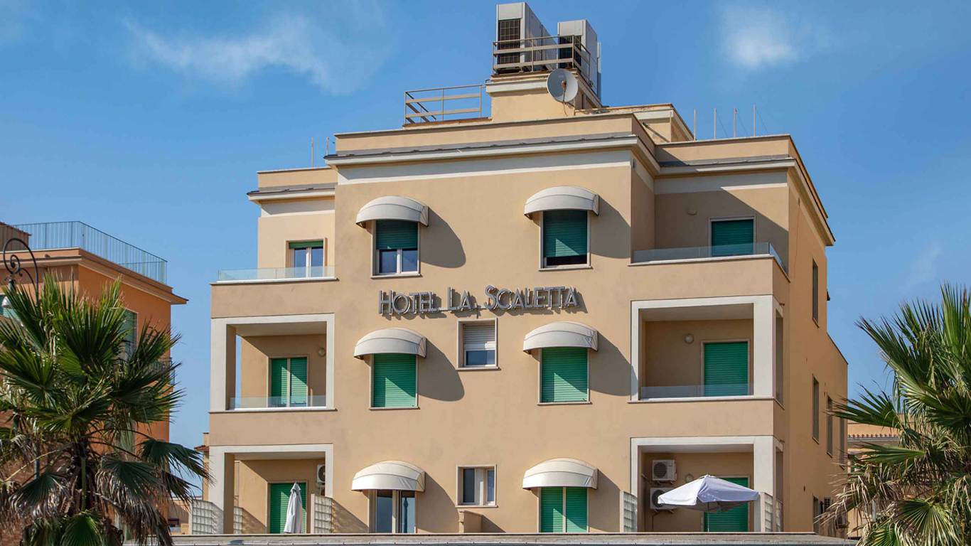 Hotel-La-Scaletta-Ostia-front-Hotel-2