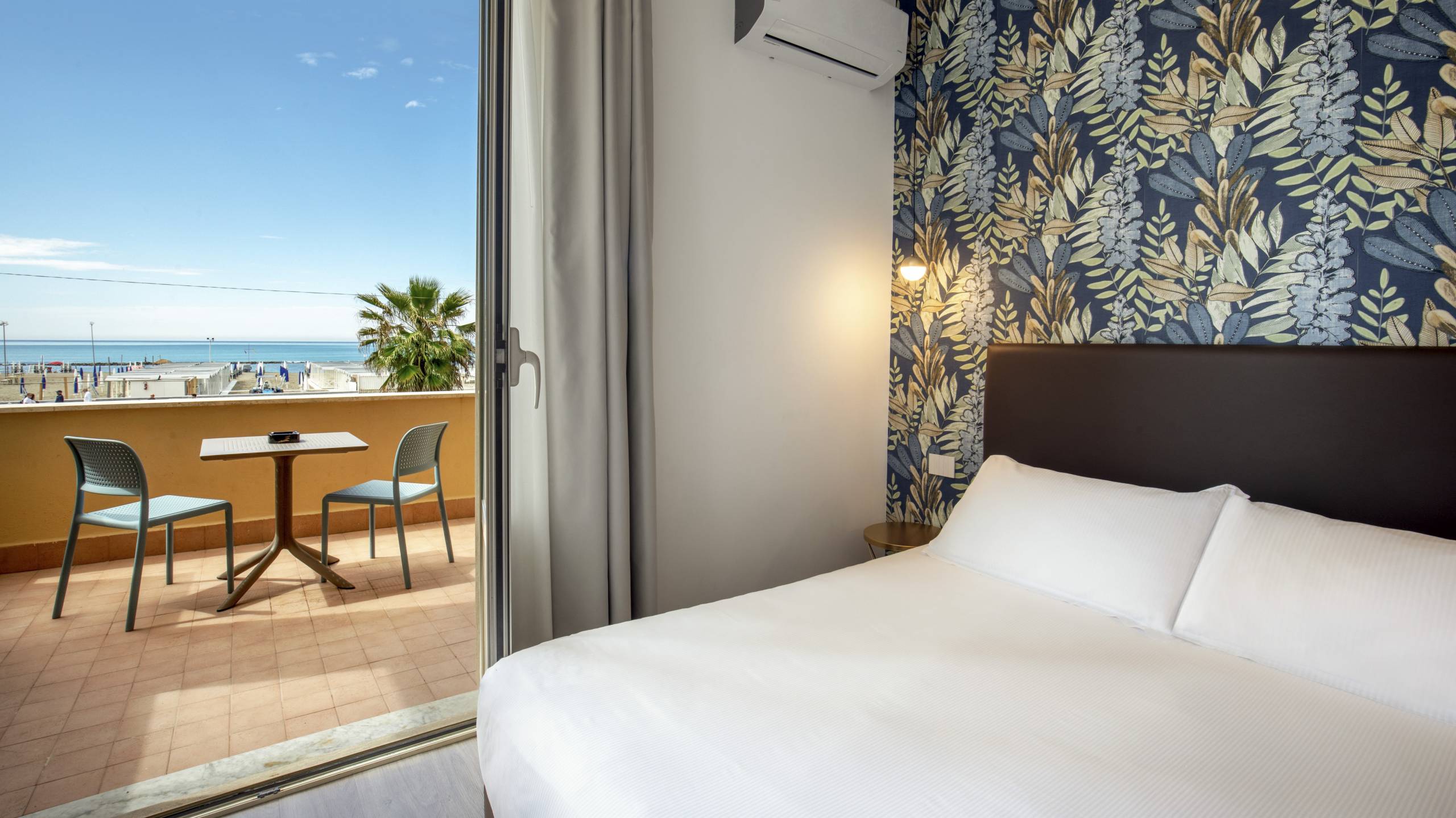 Hotel-La-Scaletta-Ostia-twin-room-with-view-30