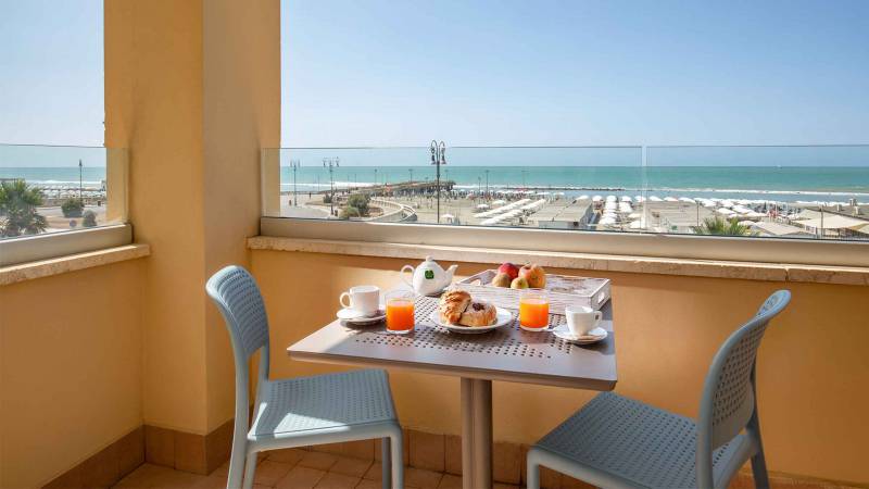 Hotel-La-Scaletta-Ostia-twin-room-with-view-13