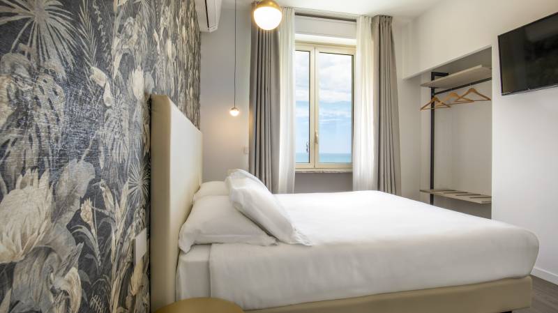 Hotel-La-Scaletta-Ostia-twin-room-with-view-25a
